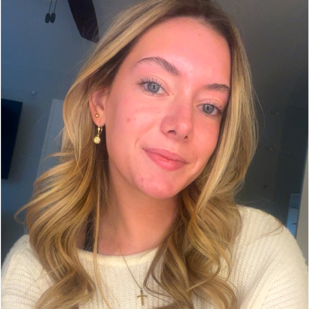 Meet your Posher, Angelia